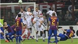 Góc chiến thuật: Sanchez và Keita làm hỏng 2 "siêu phẩm" đá phạt của Barca